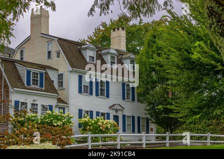 Plymouth, Massachusetts, USA - 12. September 2022: Herrensitz neben Brewster Gardens. Stockfoto