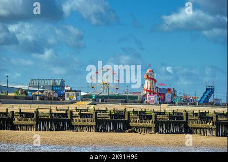 Rainbow Park Amusements fair in Hunstanton in Norfolk bei Ebbe am Strand Stockfoto