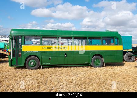 Tarrant Hinton.Dorset.Vereinigtes Königreich.August 25. 2022.ein AEC Regal Four Green Line-Reisebus aus dem Jahr 1952 ist auf der Great Dorset Steam Fair zu sehen Stockfoto