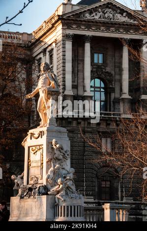 Mozart-Denkmal im Jugendstil in Wien, Österreich. Stockfoto