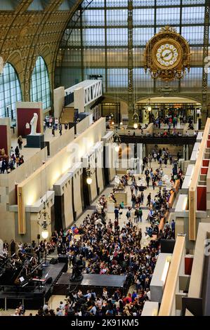 PARIS, FRANKREICH - 17. OKTOBER 2015: Museum D'Orsay nimmt an der European Museum Night Teil. Konzert. Stockfoto