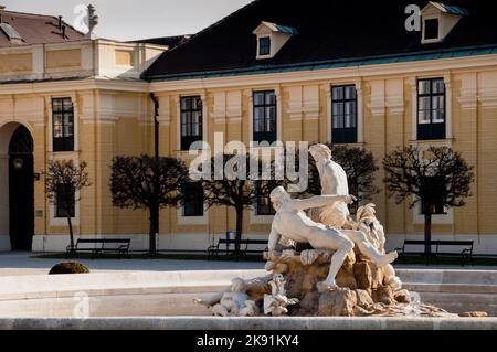 Naiad-Brunnen im Schloss Schönbrunn in Wien, Österreich. Stockfoto