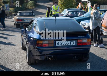 Das Detail eines alten schwarzen Porsche 944 deutschen Sportwagens. Stockfoto