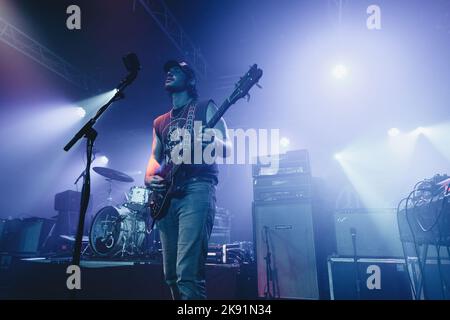 BARCELONA - OCT 19: All Them Witches (Rockband) treten am 19. Oktober 2022 in Barcelona, Spanien, auf der Bühne von Razzmatazz auf. Stockfoto