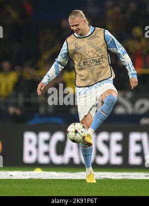 Dortmund, Deutschland. 25. Oktober 2022. Fußball: Champions League, Borussia Dortmund - Manchester City, Gruppenphase, Gruppe G, Matchday 5, Signal Iduna Park: Erling Haaland von Manchester City vor dem Spiel. Quelle: Bernd Thissen/dpa/Alamy Live News Stockfoto