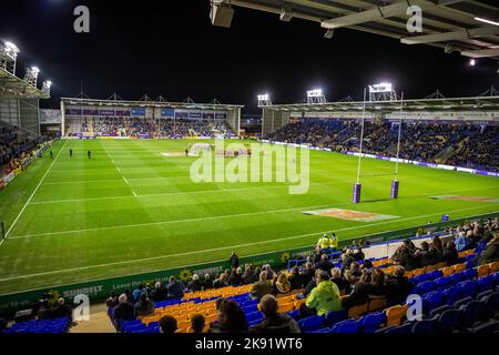 25.. Oktober 2022; Halliwell Jones Stadium, Warrington, England: Rugby League World Cup Papua-Neuguinea gegen Cook-Inseln: Fans warten auf den Start des Spiels Stockfoto