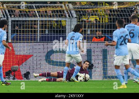 DORTMUND, DEUTSCHLAND - 25. OKTOBER: Torwart Stefan Ortega von Manchester City beim UEFA Champions League-Spiel der Gruppe G zwischen Borussia Dortmund und Manchester City im Signal Iduna Park am 25. Oktober 2022 in Dortmund (Foto: Marcel ter Bals/Orange Picles) Stockfoto