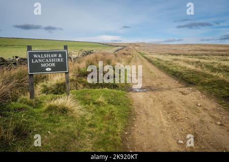 Haworth und Hebden Bridge sind die beiden beliebtesten Wanderzentren in den South Pennines. Zwischen ihnen befindet sich ein schönes Gebiet von Mooren, Feldern, Tälern und Re Stockfoto