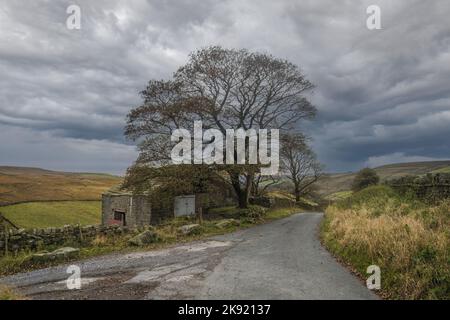 Haworth und Hebden Bridge sind die beiden beliebtesten Wanderzentren in den South Pennines. Zwischen ihnen befindet sich ein schönes Gebiet von Mooren, Feldern, Tälern und Re Stockfoto