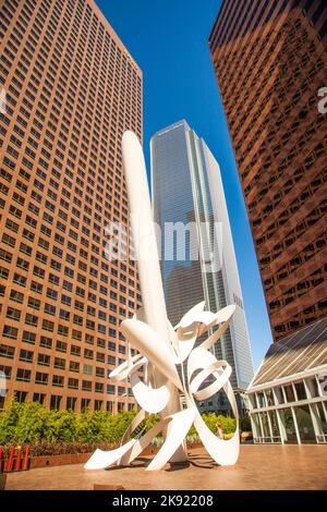 Los Angeles, USA - 27. Juni 2010: Blick auf den Wolkenkratzer KPMG Tower und das Deloitte- und touche-Gebäude in Los Angeles. Die Architektur im Bunker Hol Stockfoto