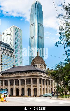 HONGKONG, CHINA - 9. JANUAR 2010: Gebäude DES LEGISLATIVRATS IN HONGKONG, China. Es wurde 1910 unter der Herrschaft von König Edward eingeweiht. Stockfoto