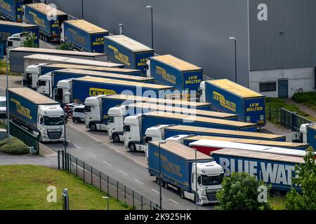 LKW, LKW, Logistikunternehmen, Logistikzentrum auf dem ehemaligen Zeche Ewald in Herne, NRW, Deutschland, Stockfoto