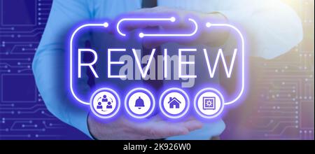 Signieren, um die Überprüfung anzuzeigen. Business Idea bewertet die fragende Arbeit anhand ihrer Stärken und Schwächen Stockfoto