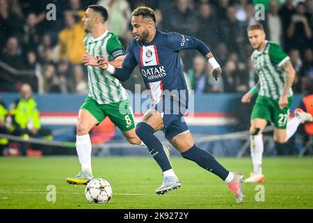 Paris, Frankreich, Frankreich. 25. Oktober 2022. NEYMAR JR von PSG während des UEFA Champions League-Spiels der Gruppe H zwischen Paris Saint-Germain und dem FC Maccabi Haifa im Stadion Parc des Princes am 25. Oktober 2022 in Paris, Frankreich. (Bild: © Matthieu Mirville/ZUMA Press Wire) Stockfoto