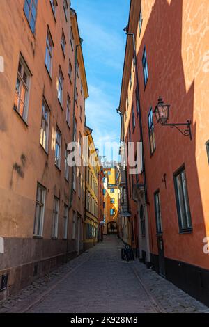 Schweden, Stockholm - 17. Juli 2022: Ferkens Grand Gasse in Gamla Stan am Skeppsbron Kai. Stockfoto