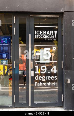 Schweden, Stockholm - 17. Juli 2022: Eingangstür zur Icebar im Zentrum der Stadt. Stockfoto