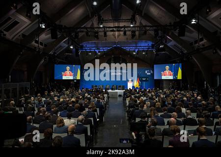 Berlin, Deutschland. 25. Oktober 2022. Die Präsidentin der Europäischen Kommission, Ursula von der Leyen, spricht während ihrer Teilnahme an der internationalen Konferenz der Experten für den Wiederaufbau in der Ukraine am 25. Oktober 2022 in Berlin. Die Bundesregierung richtet eine internationale Expertenkonferenz zum Wiederaufbau, zur Modernisierung und Modernisierung der Ukraine aus. Foto: Pressestelle der Bundeskanzlerin/UPI. Kredit: UPI/Alamy Live Nachrichten Stockfoto