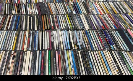 Istanbul, Türkei - November 2011: Eine Sammlung von vielen Musik-CDs in ihren Plastikboxen. Stockfoto