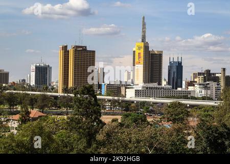 Nairobi, Kenia. 25. Oktober 2022. Kommerzielle Hochhäuser in Nairobi City. Laut einer Umfrage des Expat City Ranking 2021 wurde Nairobi als beste Stadt in Afrika für Expatriates eingestuft. (Bild: © James Wakibia/SOPA Images via ZUMA Press Wire) Stockfoto