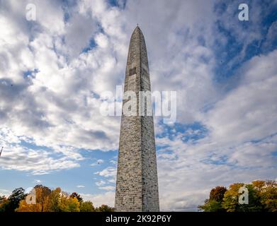 Bennington, VT - USA - 10. Okt 2022 Blick auf den 306 Meter hohen Steinobelisken, das Bennington Battle Monument. Das Denkmal erinnert an die Schlacht von B Stockfoto