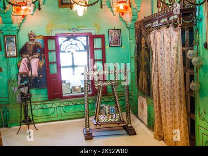 UDAIPUR, INDIEN - Okt 21, 2012: Im Inneren des Stadtpalastes in Udaipur, Indien. Der Grundstein der Festung wurde 1559 von Udai Singh gelegt. Stockfoto