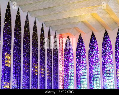 BRASILIA, BRASILIEN - 26. Okt 2013: Das Santuario Dom Bosco (Heiligtum von Dom Bosco) ehrt den italienischen heiligen, der 1883 in B von einer utopischen Stadt träumte Stockfoto