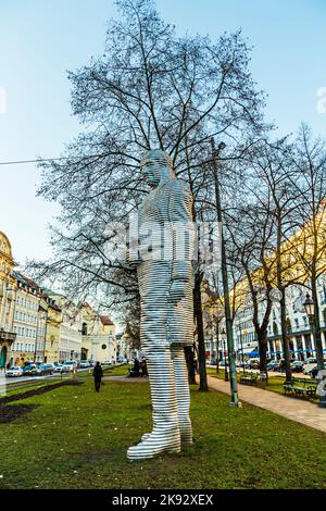 MÜNCHEN, DEUTSCHLAND - 27. DEZEMBER 2013: Statue von Graf Maximilian Joseph von Montgelas, einem Reformator des bayerischen Staates in München. Die Skulptur aus Ka Stockfoto