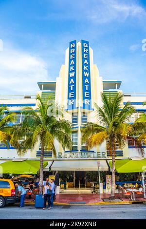 MIAMI, USA - 20. AUG 2014: Breakwater Building im Art déco-Stil in Miami Beach in Miami, Florida, USA. Stockfoto
