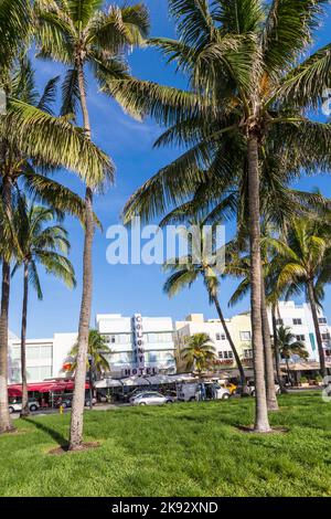 MIAMI, USA - 20. AUG 2014: Die berühmte Ocean Drive Avenue in Miami Beach, USA. Ocean Drive ist der wichtigste Touristenort in Miami Beach. Stockfoto