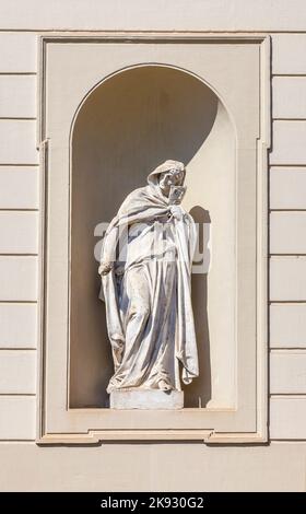 MÜNCHEN, DEUTSCHLAND - APR 20, 2015: Statuen auf dem Schloss Oberschleißheim, München. Stockfoto