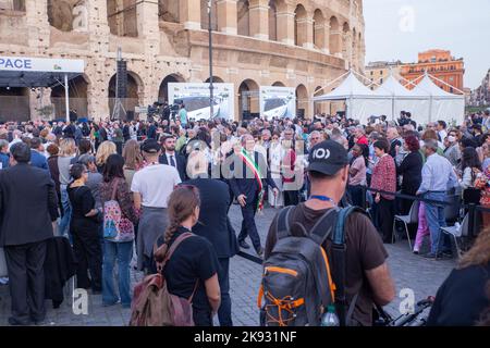 Rom, Italien. 25. Oktober 2022. Roberto Gualtieri, Bürgermeister von Rom, nach der Zeremonie des Gebets für den Frieden in Rom (Foto: Matteo Nardone/Pacific Press) Quelle: Pacific Press Media Production Corp./Alamy Live News Stockfoto