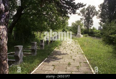 Odorheiu Secuiesc, Harghita County, Rumänien, ca. 2002. Das Kriegsdenkmal und der Heldenfriedhof für die Gefallenen des Ersten Weltkriegs auf diesem Gebiet. Stockfoto