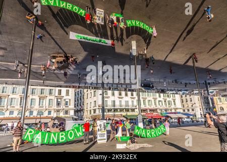 MARSEILLE, FRANKREICH - 10. JULI 2015: Greenpeace-Organisation protestiert gegen den Mord an Fernando Pereira in Marseille, Frankreich. Pereira wurde von der getötet Stockfoto