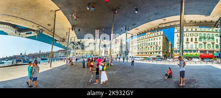 MARSEILLE, FRANKREICH - 10. JULI 2015: Norman Fosters Pavillon in Marseille, Frankreich. Marseille ist die europäische Kulturhauptstadt des Jahres 2013 und hat sich zum Ziel gesetzt Stockfoto