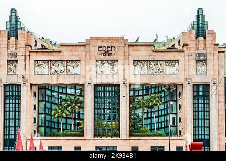 LISSABON, PORTUGAL - 28. DEZ 2008: Fassade des Eden-Theaters in Lissabon, Portugal im Jugendstil. Es wurde 1931 eröffnet und von den Architekten Cas entworfen Stockfoto