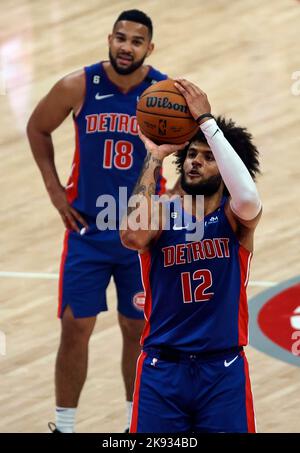 Washington, USA. 25. Oktober 2022. WASHINGTON, DC - 25. OKTOBER: Detroit setzt Isaiah Livers (12) an der Freiwurflinie während eines NBA-Spiels zwischen den Washington Wizards und den Detroit Pistons am 25. Oktober 2022 in der Capital One Arena in Washington, DC, nach vorne. (Foto von Tony Quinn/SipaUSA) Quelle: SIPA USA/Alamy Live News Stockfoto