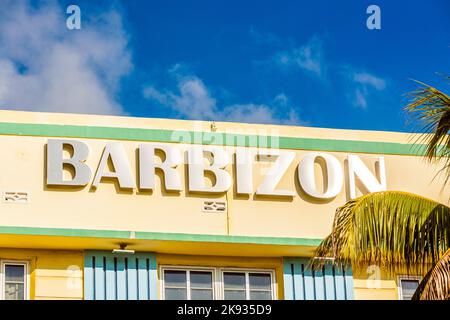 MIAMI, USA - 31. JULI 2010: Barbizon Hotel am Ocean Drive in Miami Beach, Florida. Die Art déco-Architektur in South Beach ist eine der wichtigsten touristischen Attraktionen Stockfoto