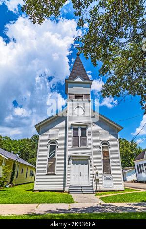 LAKE CHARLES, USA - 12. JULI 2013: St. Johns Lutheran Church in Lake Charles, USA. Es ist die älteste noch erhaltene Kirche der Stadt, die 1888 erbaut wurde. Stockfoto