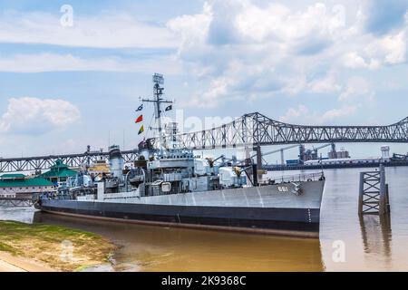 BATON ROUGE, USA - 13. JULI 2013: USS Kidd dient als Museum in Baton Rouge, USA. USS Kidd war das erste Schiff der US Navy, das nach Rear ADM benannt wurde Stockfoto