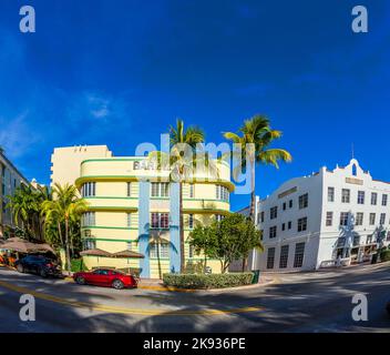 MIAMI, USA - 20. AUG 2014: Blick auf Ocean Drive zum Hotel Barbizon in Miami, USA. Das Barbizon befindet sich am 530 Ocean Drive im weltberühmten Art D Stockfoto