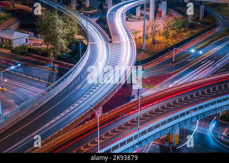 Überführung der leichte Wanderwege, schöne Kurven. Stockfoto