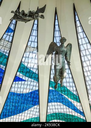 BRASILIA, BRASILIEN - 26. Okt 2013: Kathedrale von Brasilia in Brasilia, Brasilien. Es wurde von Oscar Niemeyer entworfen und am Mai fertiggestellt und eingeweiht Stockfoto