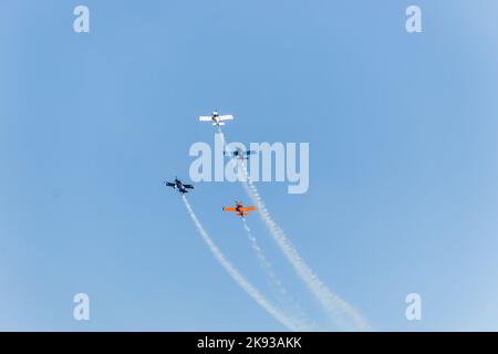 Sky Squadron tritt an der Küste von Rio de Janeiro, Brasilien, auf - 07. September 2022: Sky Squadron tritt am Tag der Unabhängigkeit am Strand von der Küste auf Stockfoto