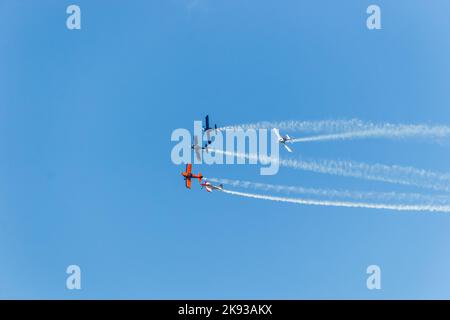 Sky Squadron tritt an der Küste von Rio de Janeiro, Brasilien, auf - 07. September 2022: Sky Squadron tritt am Tag der Unabhängigkeit am Strand von der Küste auf Stockfoto