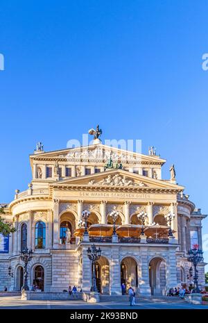 FRANKFURT - SEPT. 5: Alte Oper in Frankfurt, Deutschland. Die Alte Oper ist ein Konzertsaal, der im Jahre 1970s an der Stelle des alten Opernhauses erbaut wurde Stockfoto