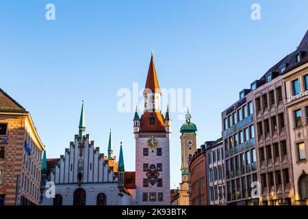 MÜNCHEN, DEUTSCHLAND - 27. DEZEMBER 2013: Die alte Rathausarchitektur in München. Die Altstadt Halldiente bis 1874 als Wohnsitz der mun Stockfoto