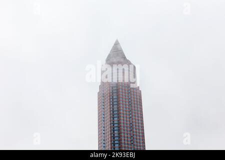 FRANKFURT, DEUTSCHLAND - 12. Okt 2014: Der Messeturm, deutscher Hauptsitz der Investmentbank Goldman Sachs in Frankfurt, Deutschland. Stockfoto