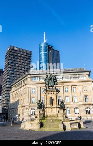 FRANKFURT, DEUTSCHLAND - 6. MÄRZ 2015: Das Johannes Gutenberg-Denkmal auf dem südlichen Rossmarkt (1854 - 1858, vom Bildhauer Eduard Schmidt von der Launitz) i Stockfoto