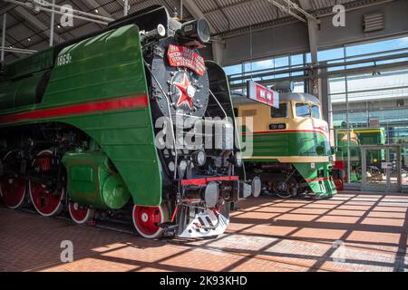 SANKT PETERSBURG, RUSSLAND - 12. JANUAR 2022: Dampflokomotiven im Museum der Russischen Eisenbahn Stockfoto