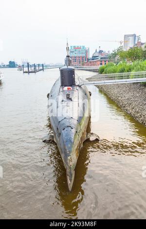 Hamburg, Deutschland - 24. August 2011: U-Boot der sowjetischen Tango-Klasse B-515 zu Besuch in Hamburg. Die Tango-Klasse B-515 wurde für reconnaissanc verwendet Stockfoto